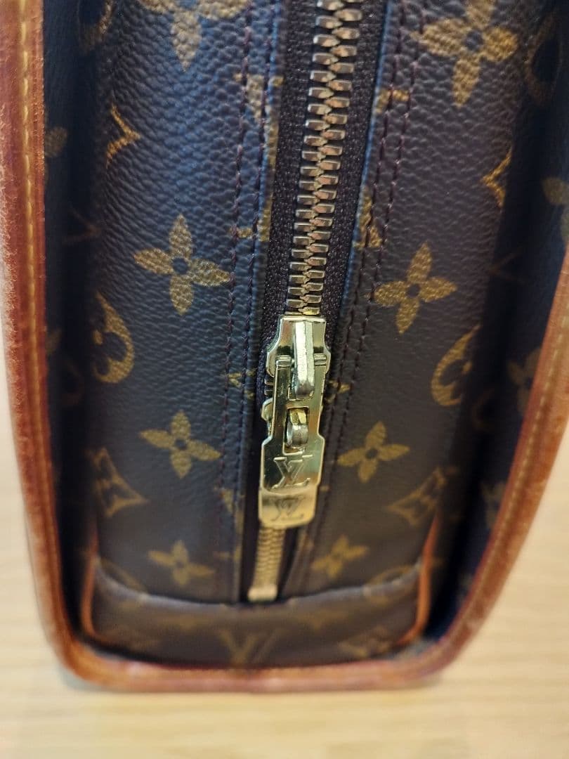 LOUIS VUITTON (ルイヴィトン) ビジネスバッグ リヴォリ