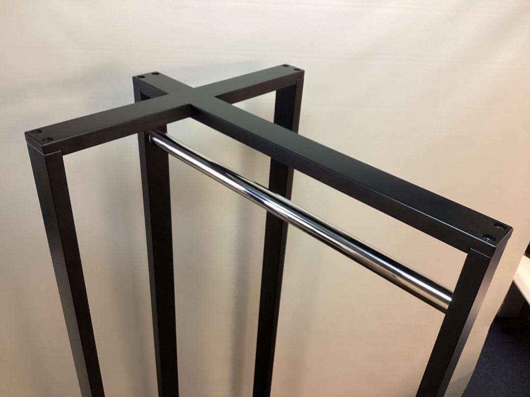 新古品　定価約１２万　ピアニー　ドレスハンガー　カッシーナイクスシー　PEONY