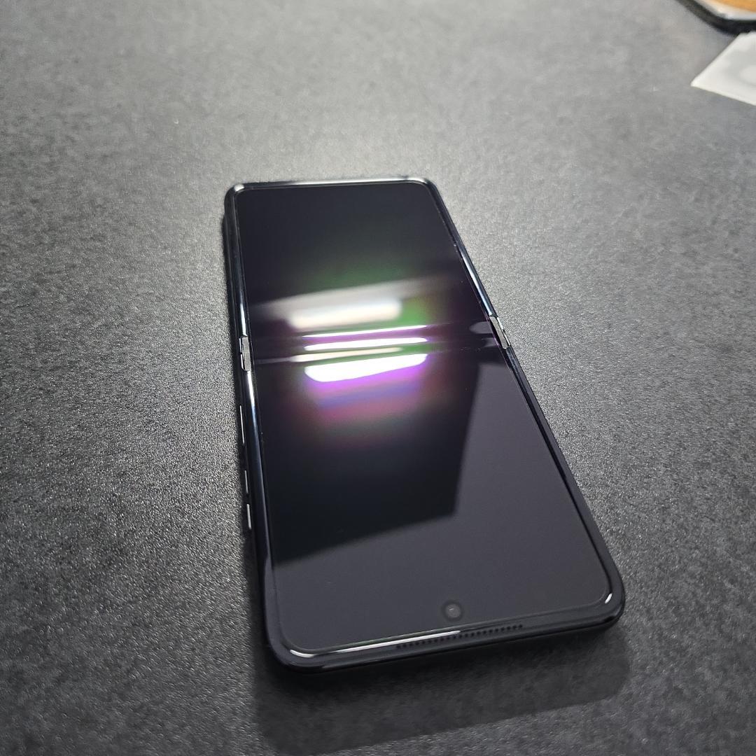 [使用時間・短期] motorola razr 50s コアラグレイ オマケ多数