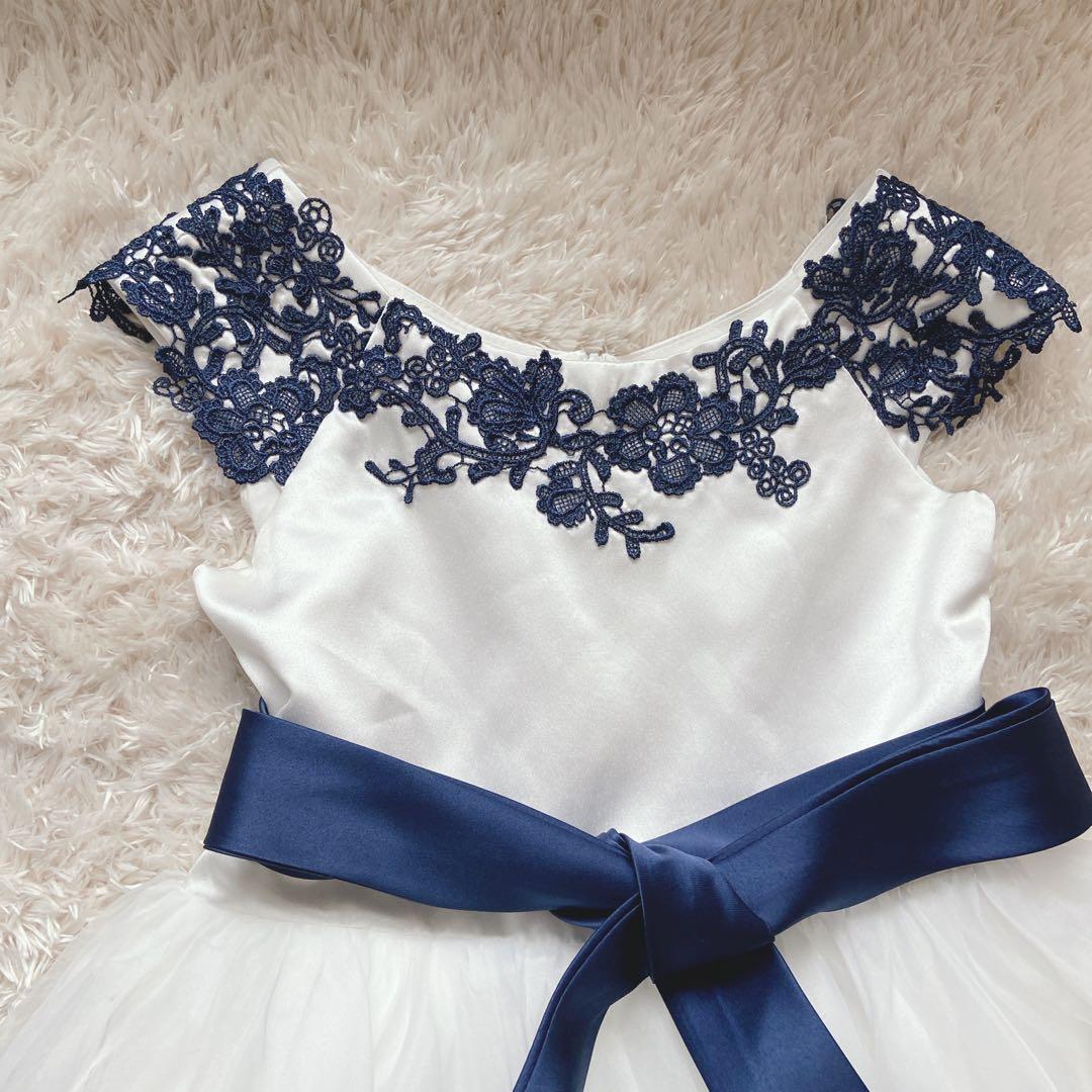 美品　キッズドレス　140 ステージドレス　リボン　発表会　白紺　花柄刺繍