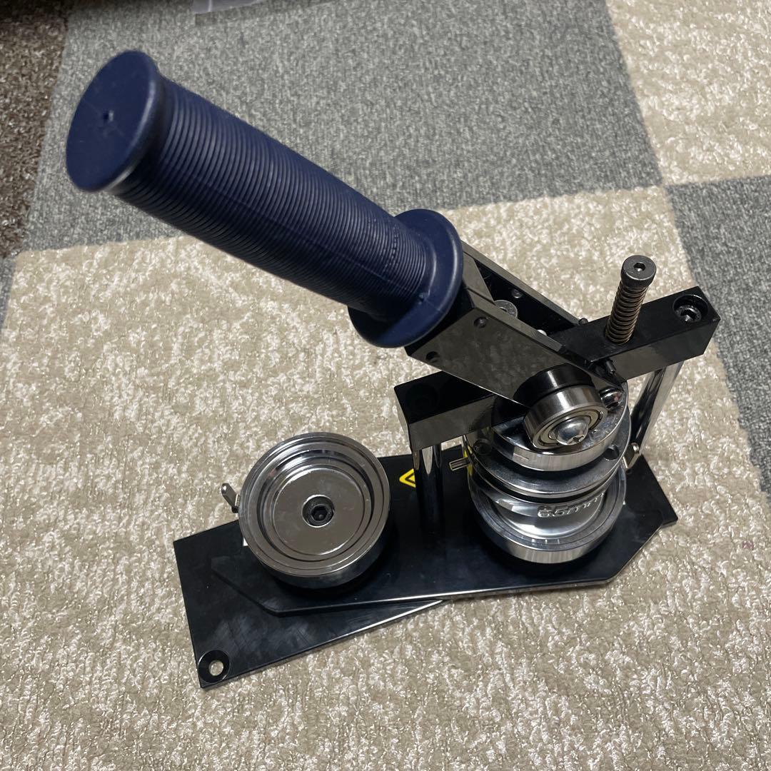 缶バッジ作成マシーン　丸型　直径65㎜　缶バッチ　缶バッジメーカー　業務用