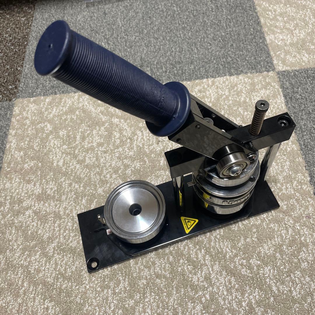 缶バッジ作成マシーン　丸型　直径65㎜　缶バッチ　缶バッジメーカー　業務用