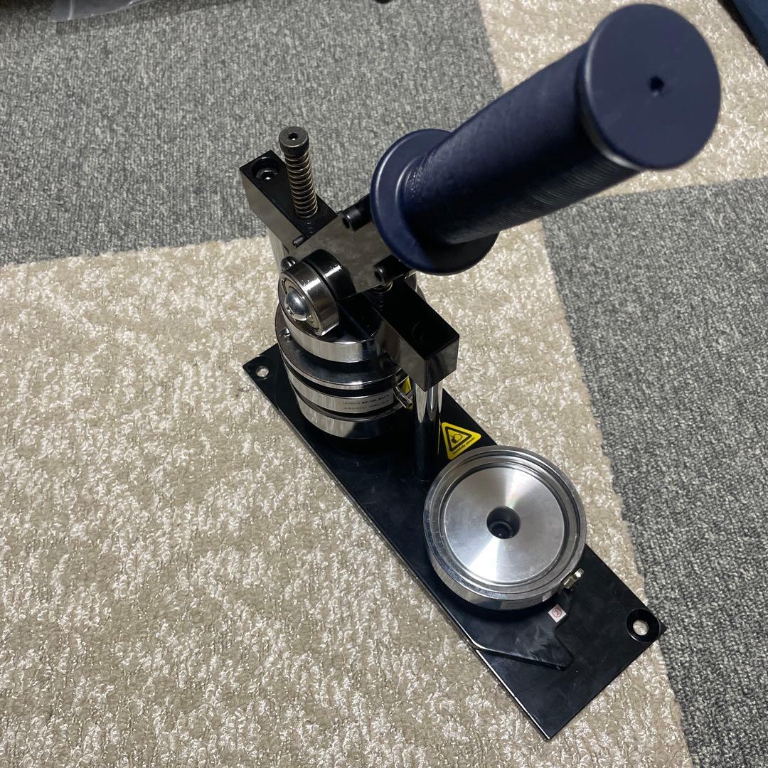 缶バッジ作成マシーン　丸型　直径65㎜　缶バッチ　缶バッジメーカー　業務用