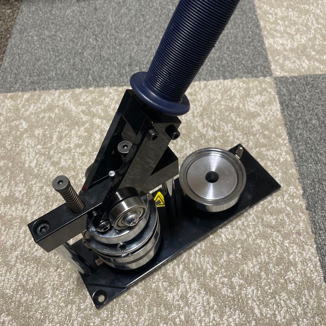 缶バッジ作成マシーン　丸型　直径65㎜　缶バッチ　缶バッジメーカー　業務用