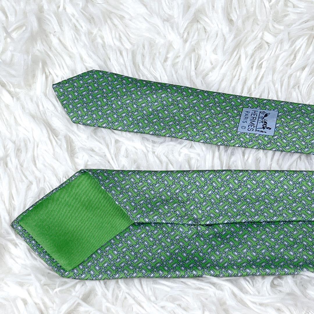 ✨未使用級✨　HERMES シルク100% ネクタイ グリーン フランス製　総柄