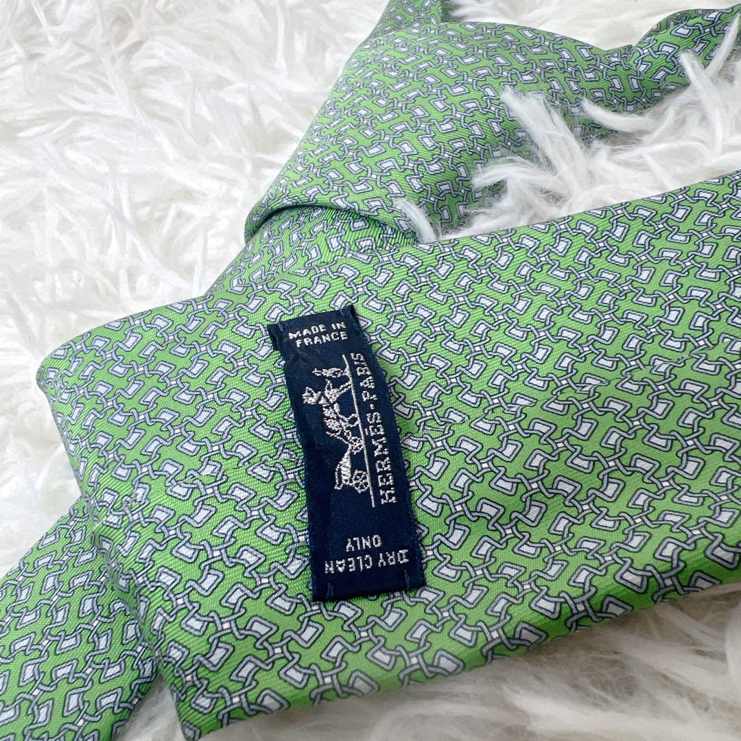 ✨未使用級✨　HERMES シルク100% ネクタイ グリーン フランス製　総柄