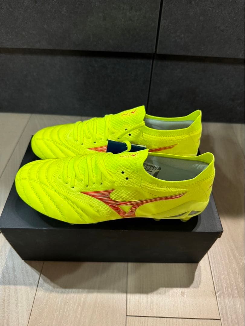 Mizuno Morelia NeoⅣ β蛍光イエロー スパイク 25cm