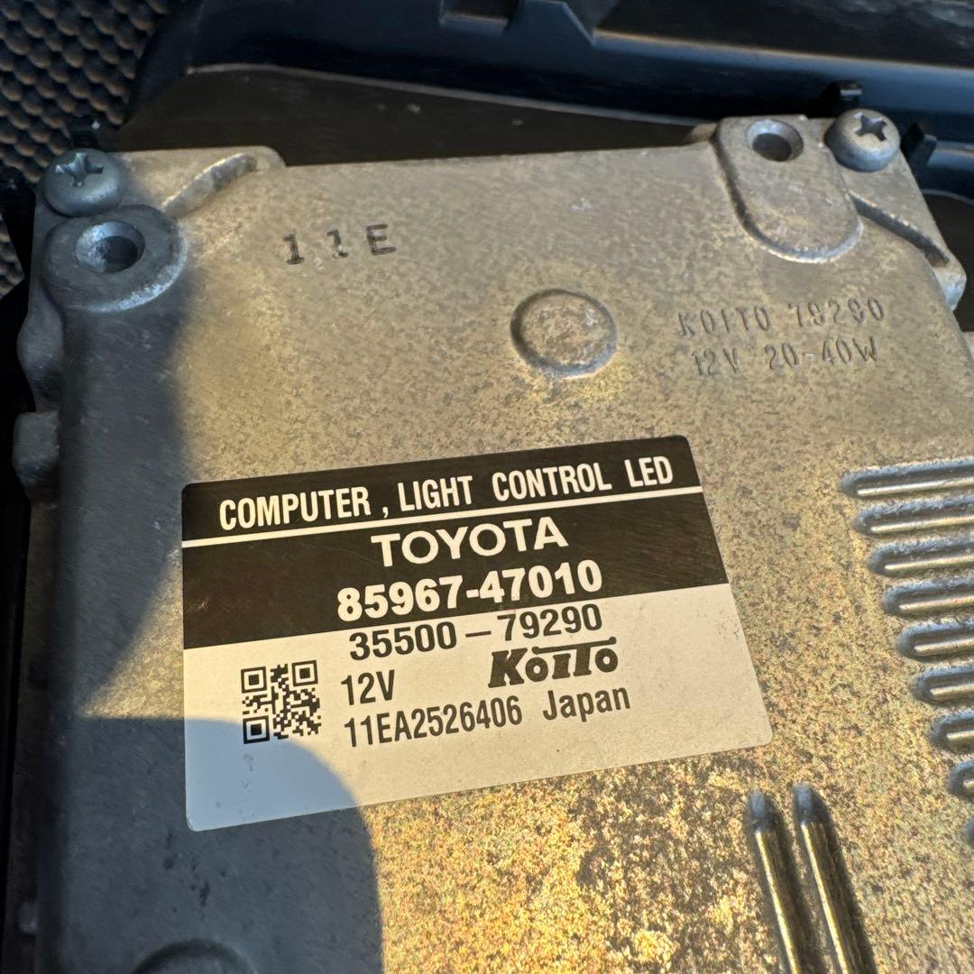 トヨタ　プリウス　30 前期　LED ヘッドライト　ヘッドランプ左右セット中古品