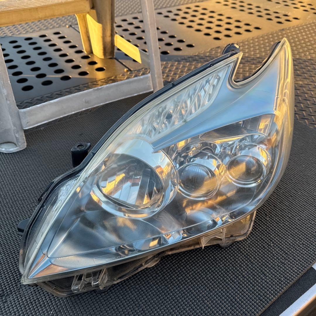 トヨタ　プリウス　30 前期　LED ヘッドライト　ヘッドランプ左右セット中古品