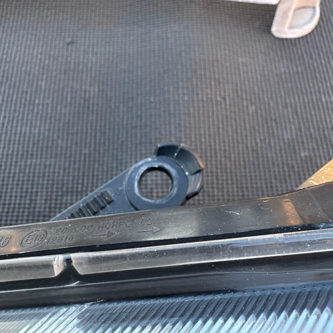 トヨタ　プリウス　30 前期　LED ヘッドライト　ヘッドランプ左右セット中古品