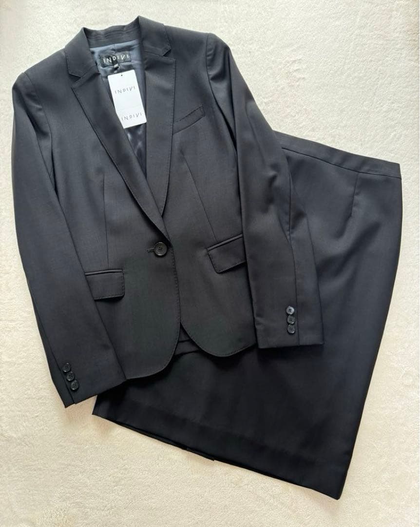 【タグ付き♡未使用品】インディヴィ　スカートスーツ　ブラック無地