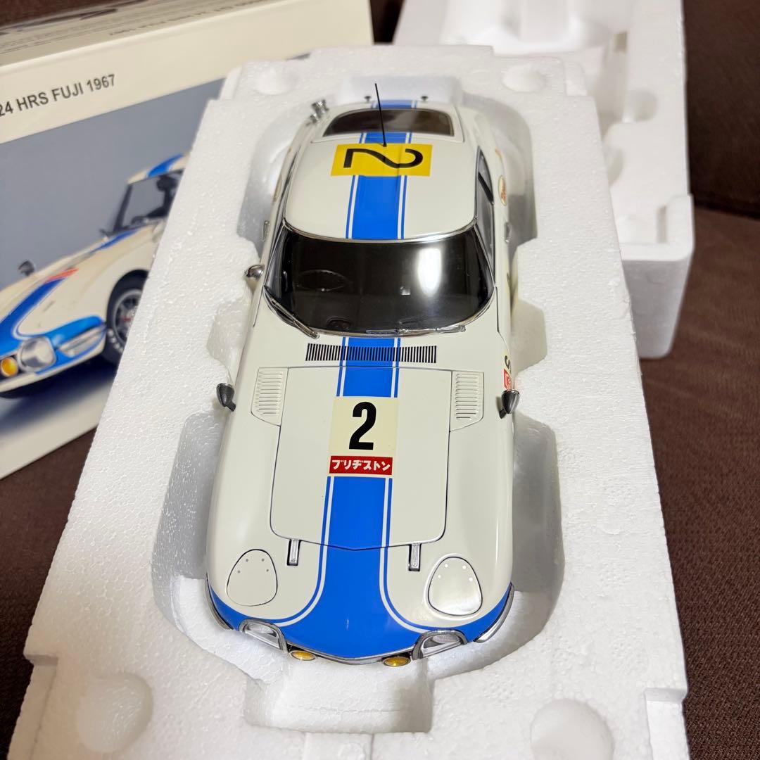 AUTOART TOYOTA 2000 GT ミニカー1:18