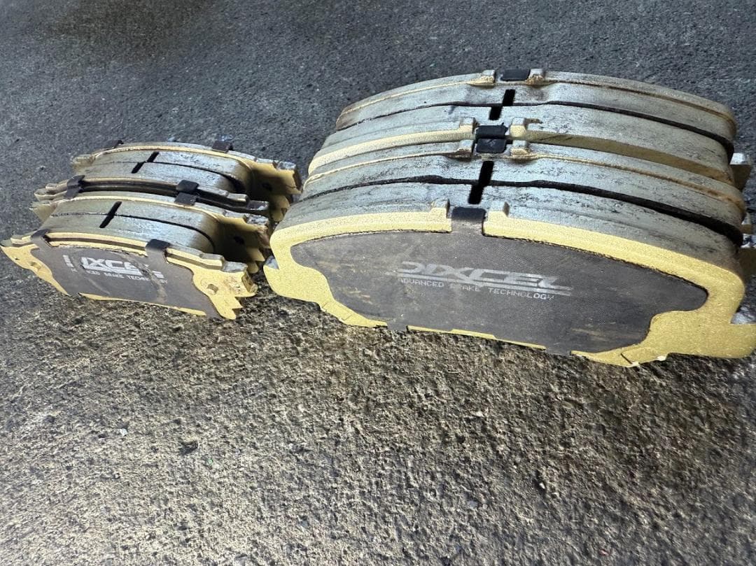 1台分　DIXCEL（ディクセル）Xタイプ ブレーキパッド 30アルヴェル