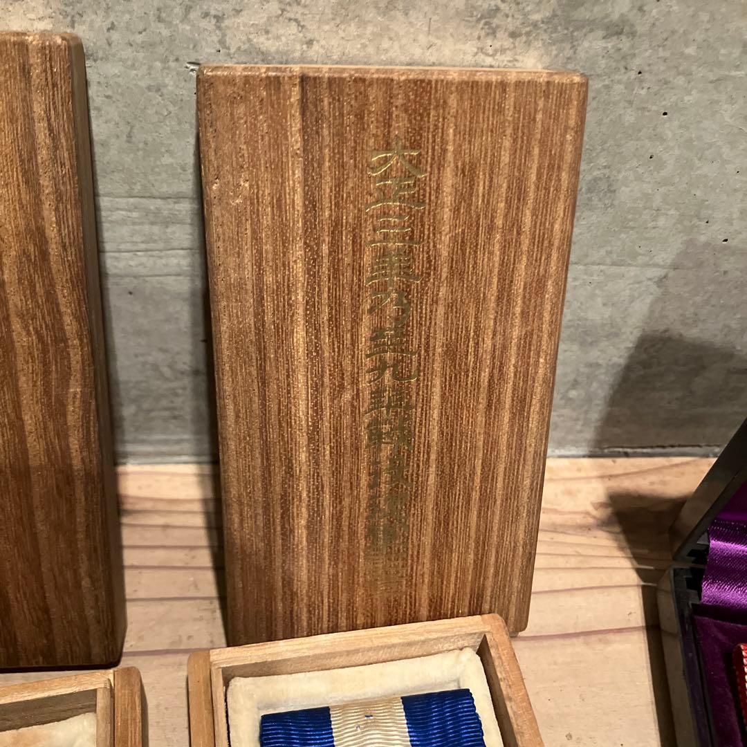 古*ン様 勲章まとめ 勲章 徽章 記章 バッジ 記念章勲章 勲八等白色桐葉章 詳