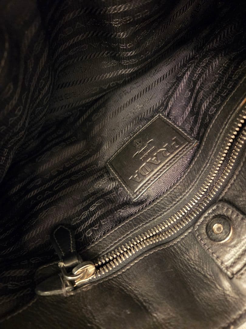 PRADA レザーショルダーバッグ
