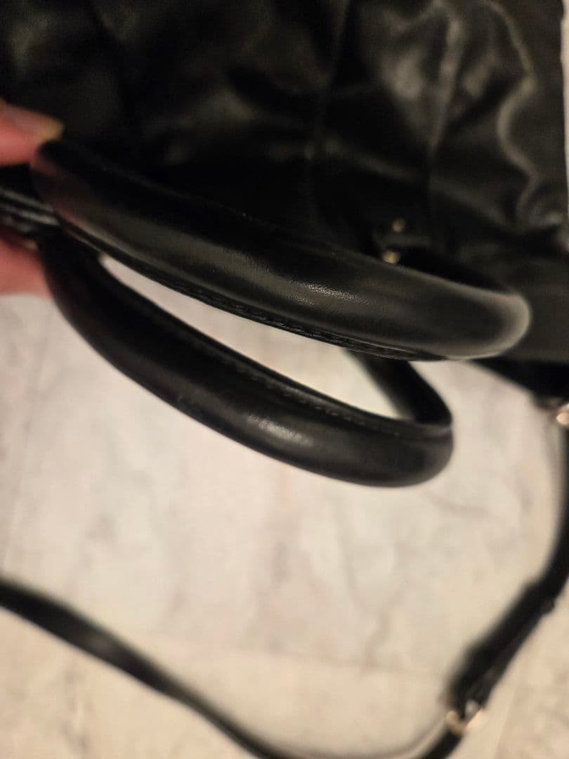 PRADA レザーショルダーバッグ