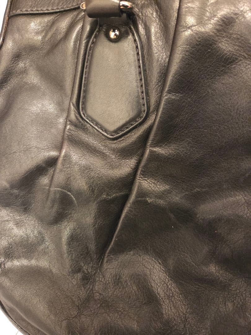 PRADA レザーショルダーバッグ