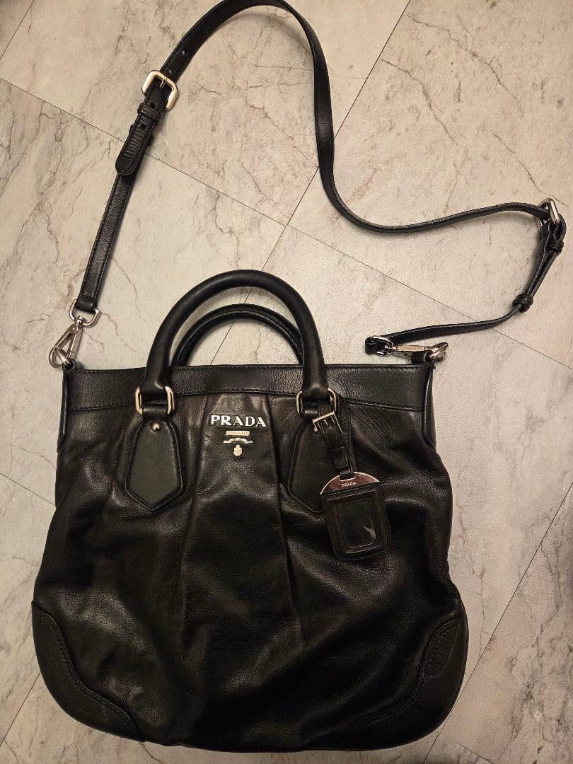 PRADA レザーショルダーバッグ