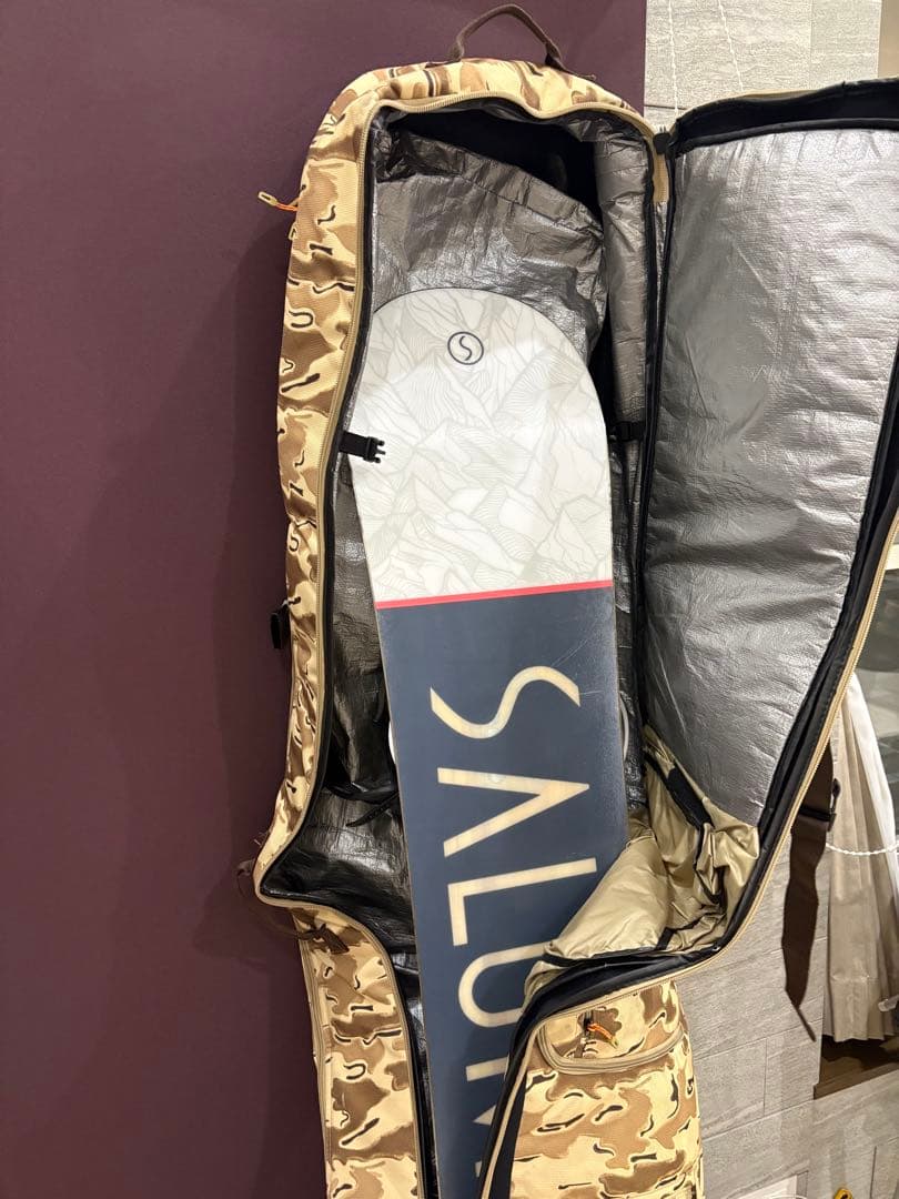 BURTON 迷彩柄キャリー付きボードケース