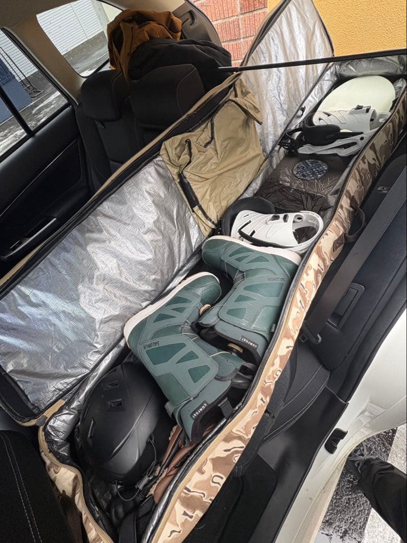 BURTON 迷彩柄キャリー付きボードケース