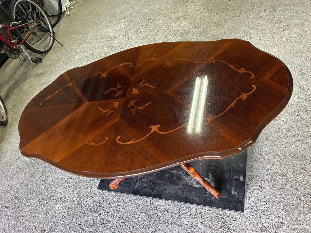 イタリア製 ローテーブル 彫刻装飾 木製 アンティーク調 高さ52cm