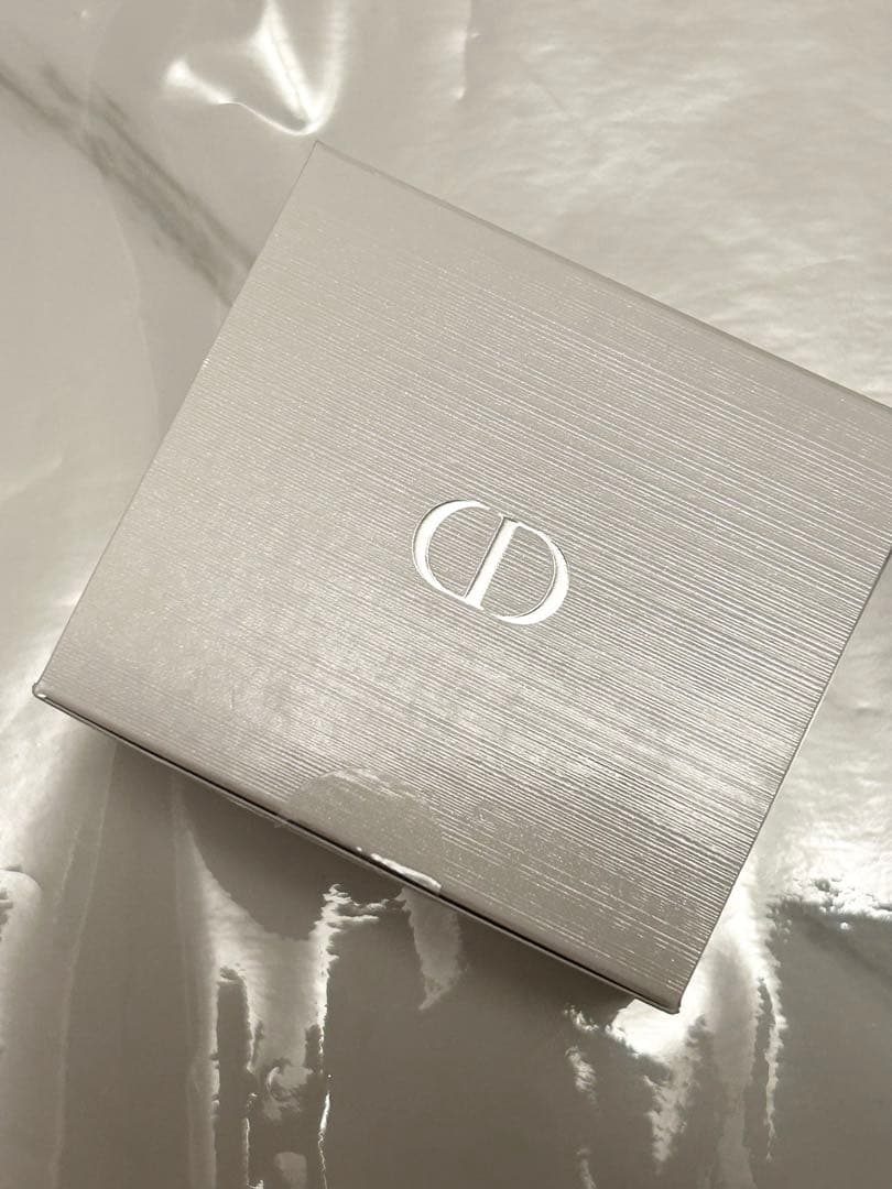 新品 diorスノーエッセンスオブライトクリーム