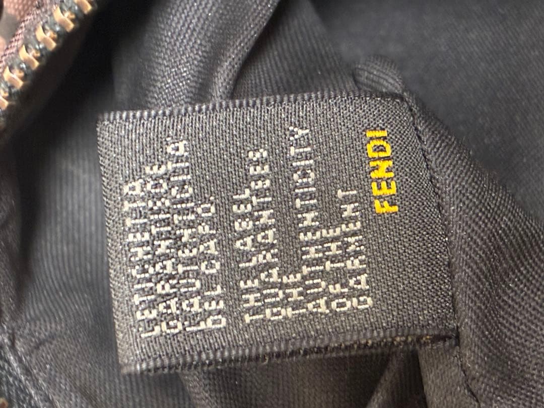FENDI ブラウンロゴショルダーバッグ