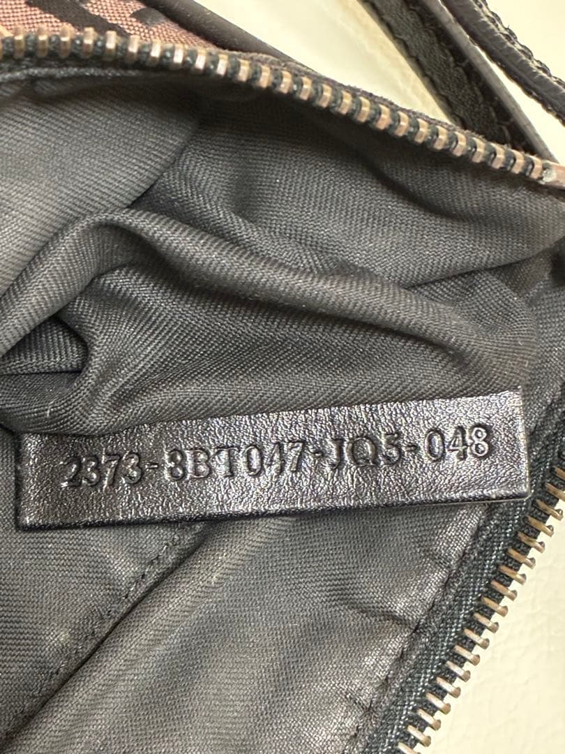 FENDI ブラウンロゴショルダーバッグ