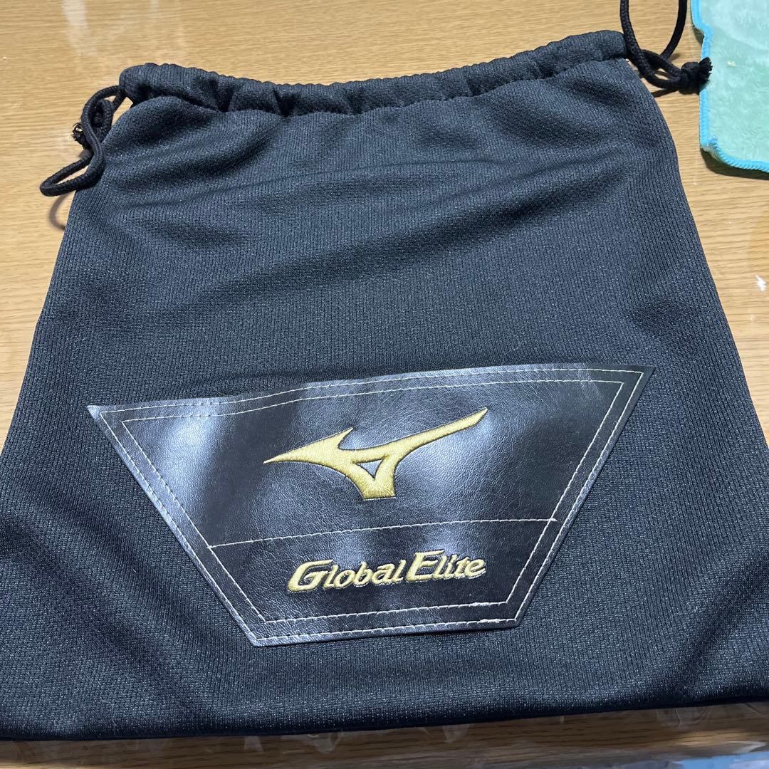 Mizuno Global Elite 軟式グローブ 黒/赤