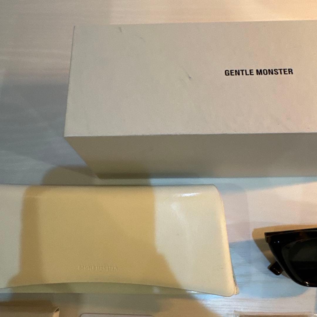 GENTLE MONSTER TERRA COTTA ブラックサングラス