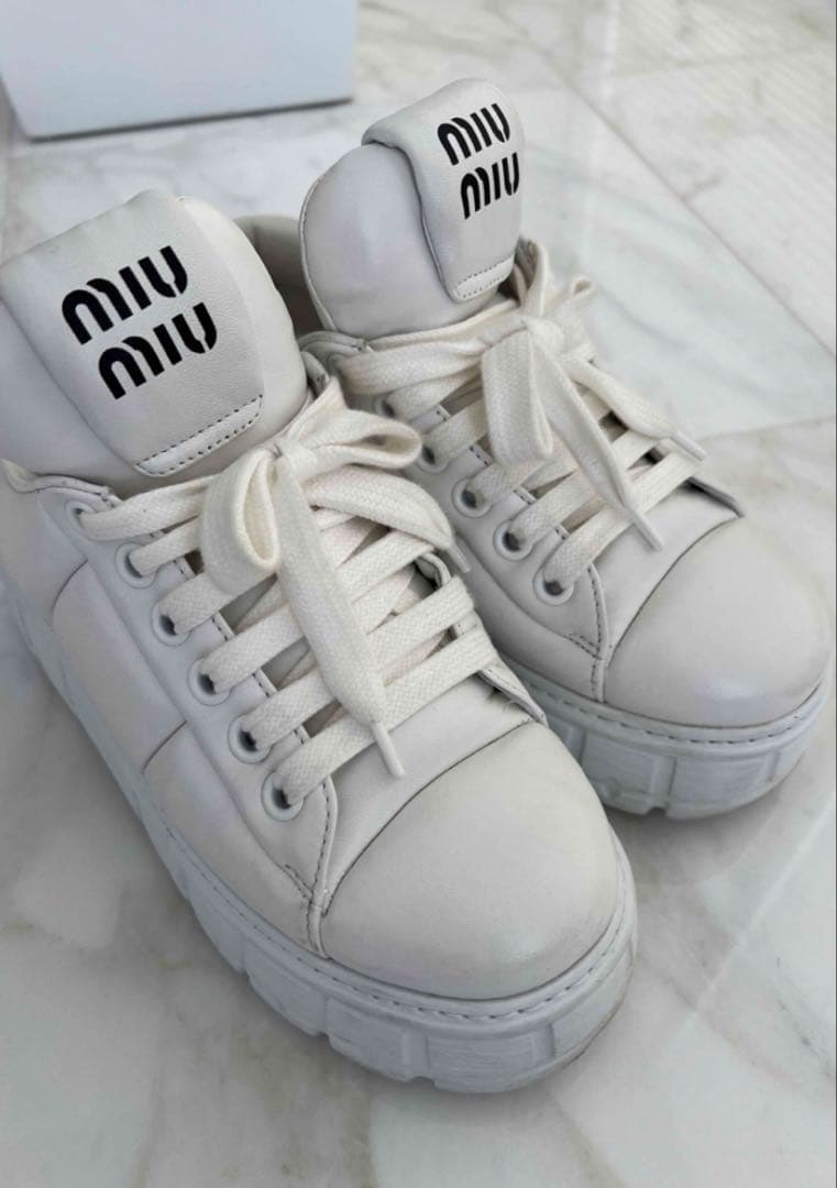 miumiu ナッパレザー スニーカー　36ホワイト