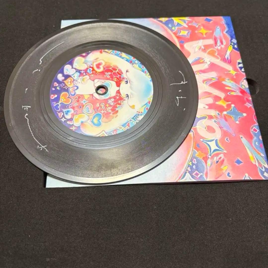 きくおミク7 レコード型時計、直筆サインち付き！
