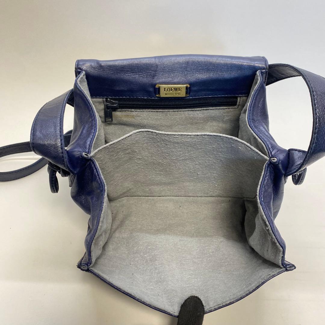 ロエベ ネイビー ナッパレザーショルダーバッグ アナグラム メタリック