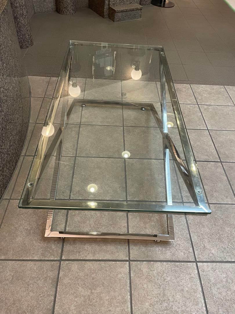 ラグジュアリーなカフェテーブル