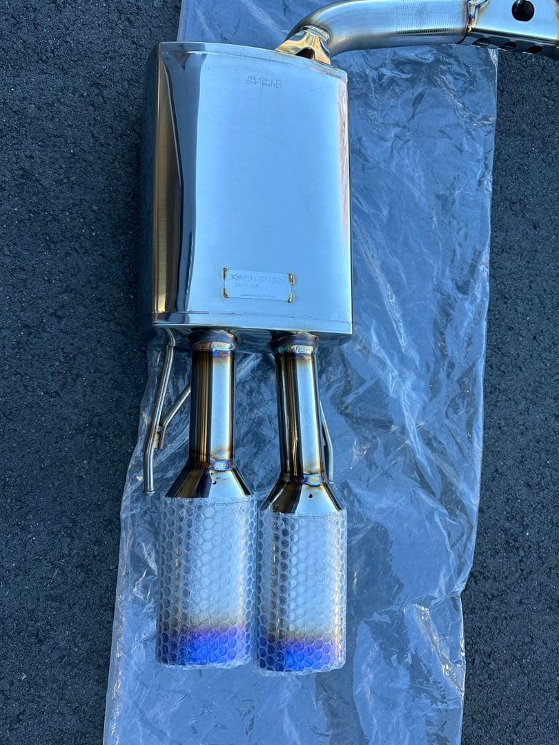 茶流彩彩　クラウンハイブリッド　マフラー