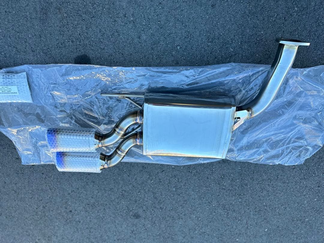 茶流彩彩　クラウンハイブリッド　マフラー