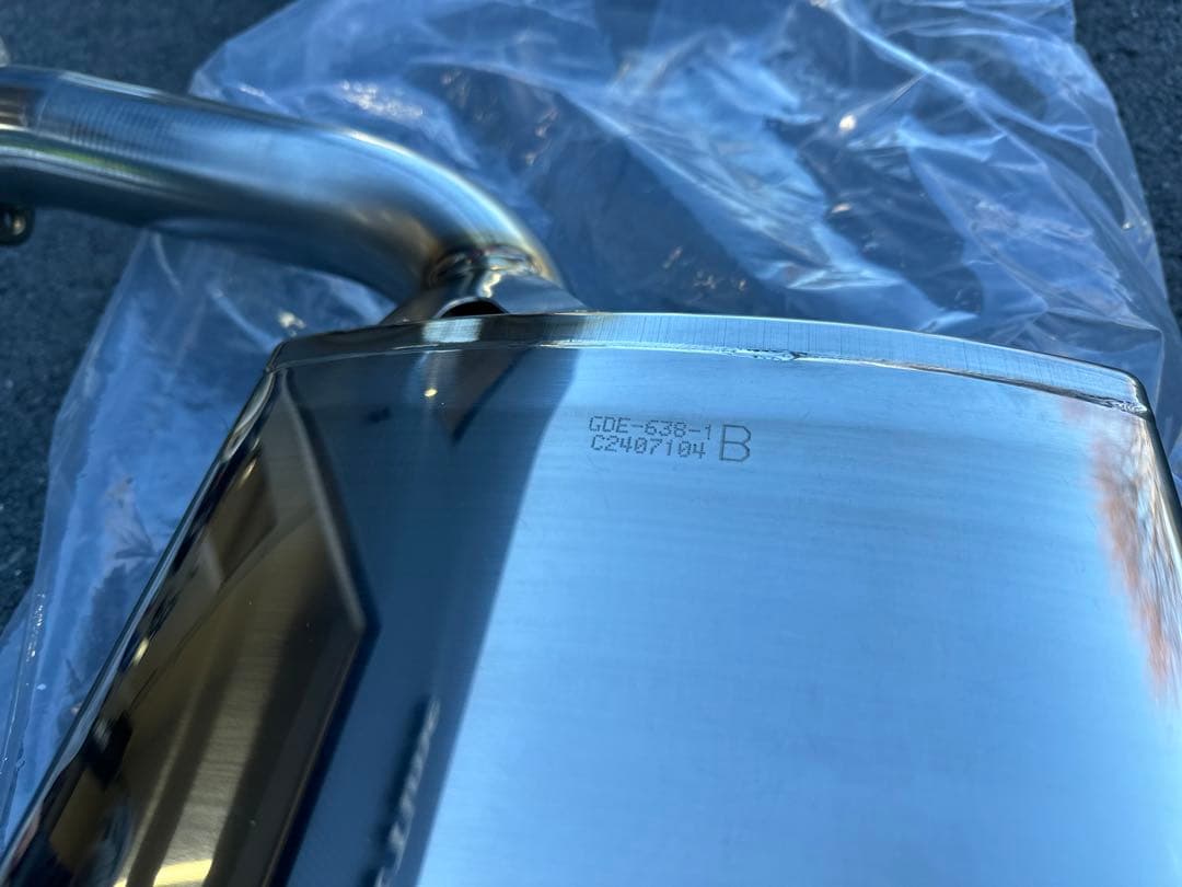 茶流彩彩　クラウンハイブリッド　マフラー