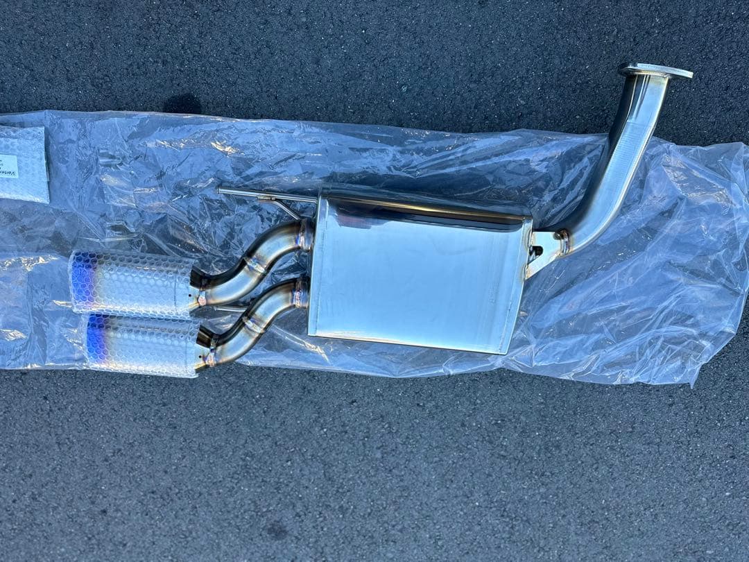 茶流彩彩　クラウンハイブリッド　マフラー