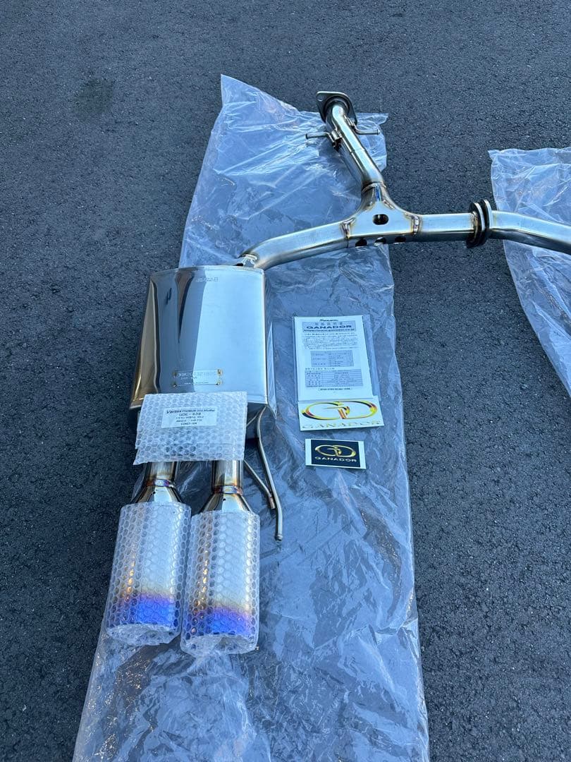 茶流彩彩　クラウンハイブリッド　マフラー