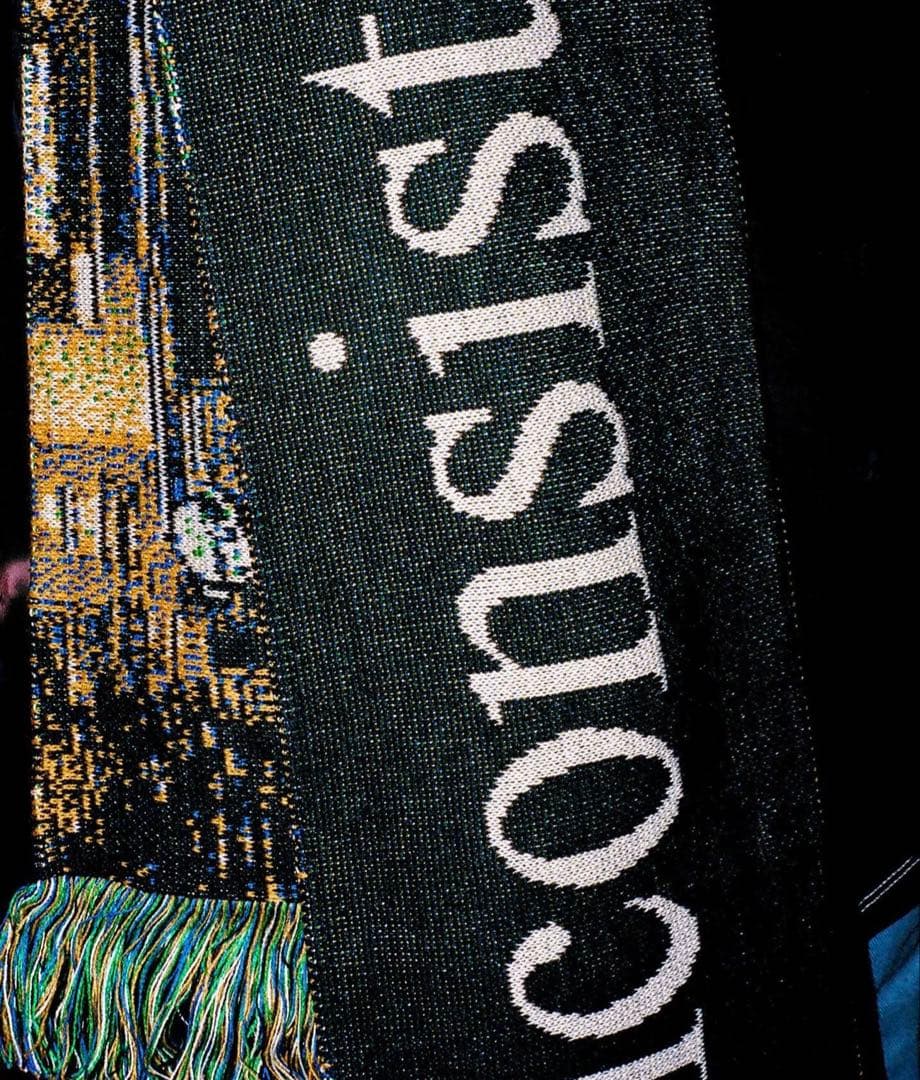 モンマルトルニューヨーク、マフラー