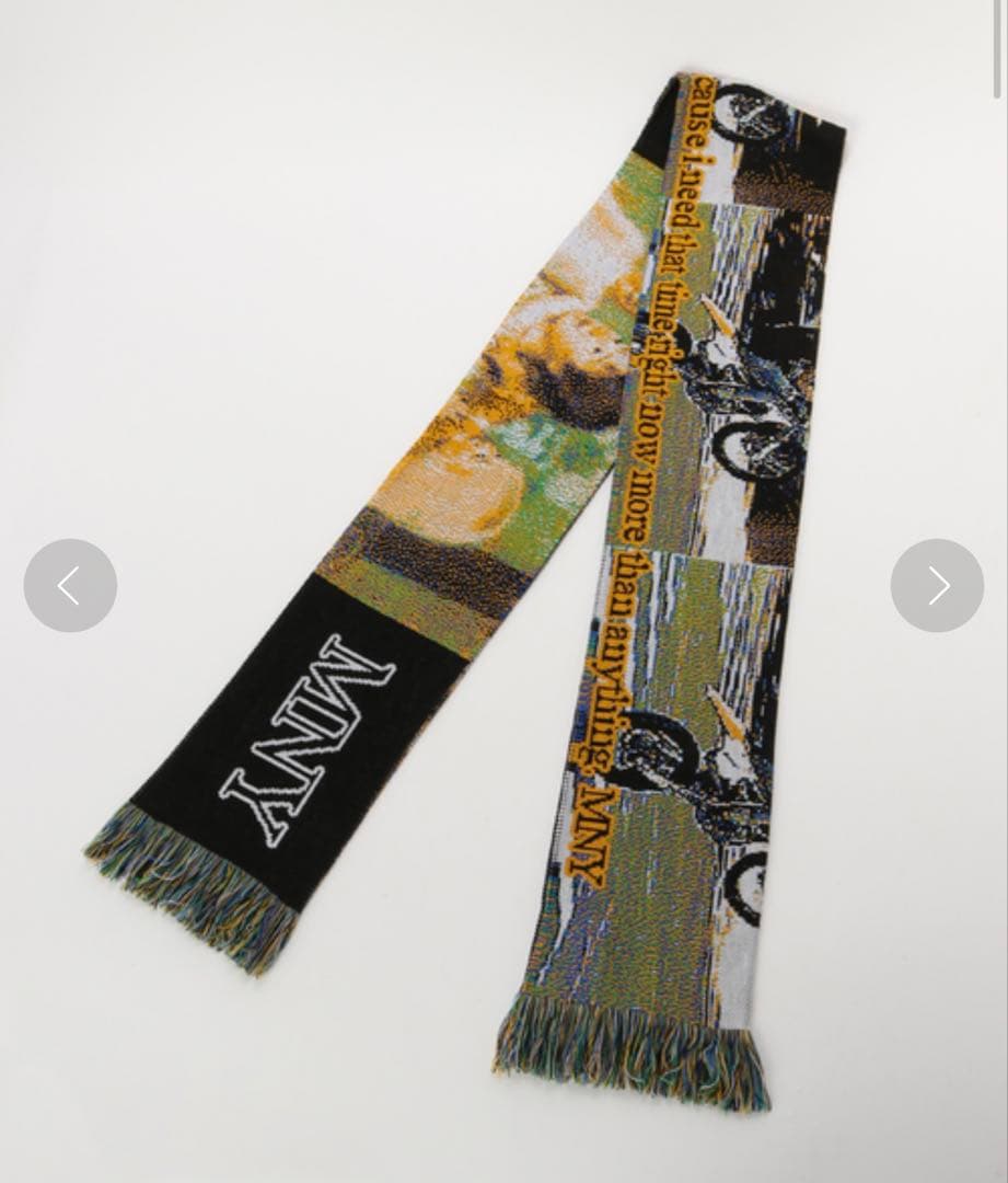 モンマルトルニューヨーク、マフラー