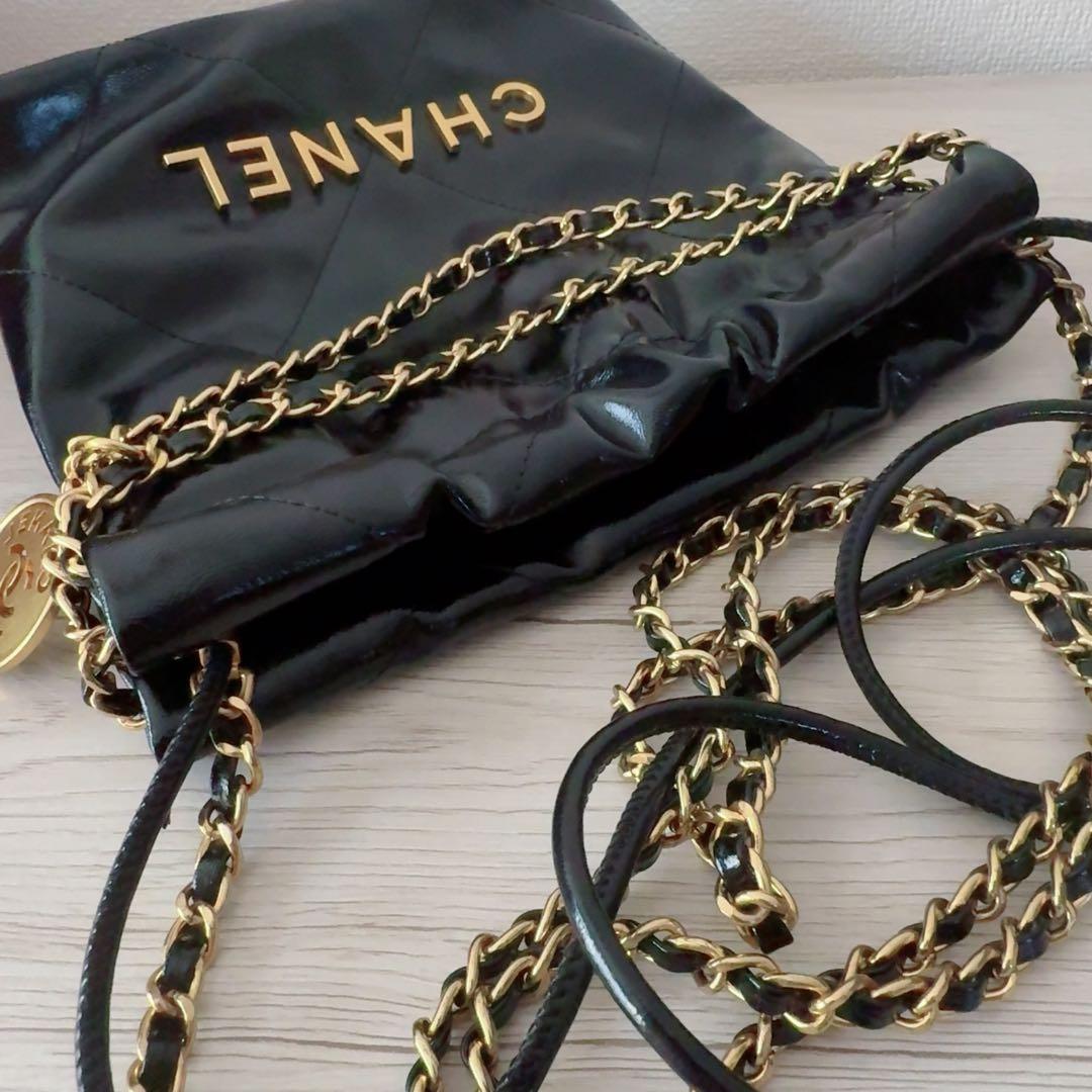 CHANEL ブラックレザー ノベルティ ショルダーバッグ 22