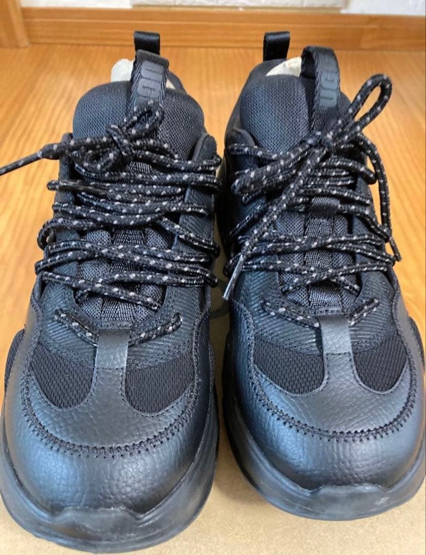 最終値下げ　UGGアグ スニーカー CALLE LACE BLK 24.5㎝