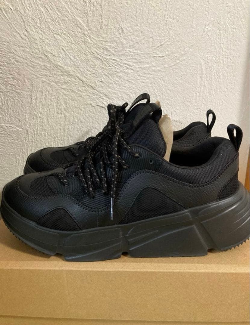 最終値下げ　UGGアグ スニーカー CALLE LACE BLK 24.5㎝