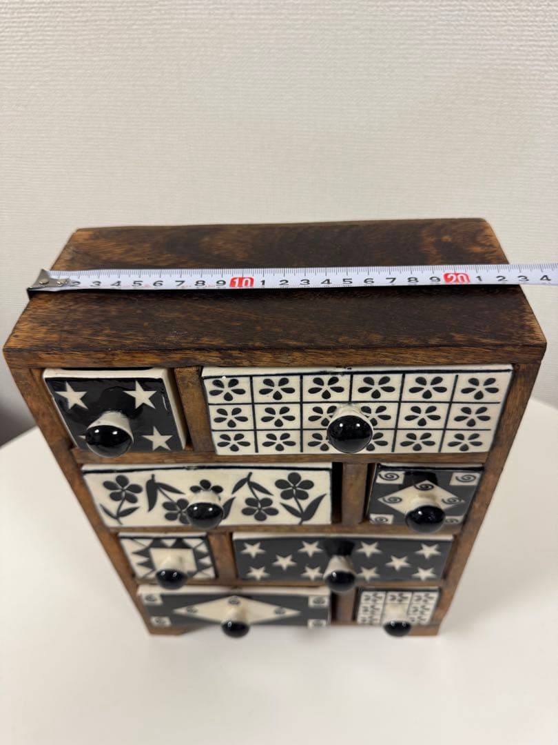 アンティーク小物入れ　木枠に陶器の引き出し