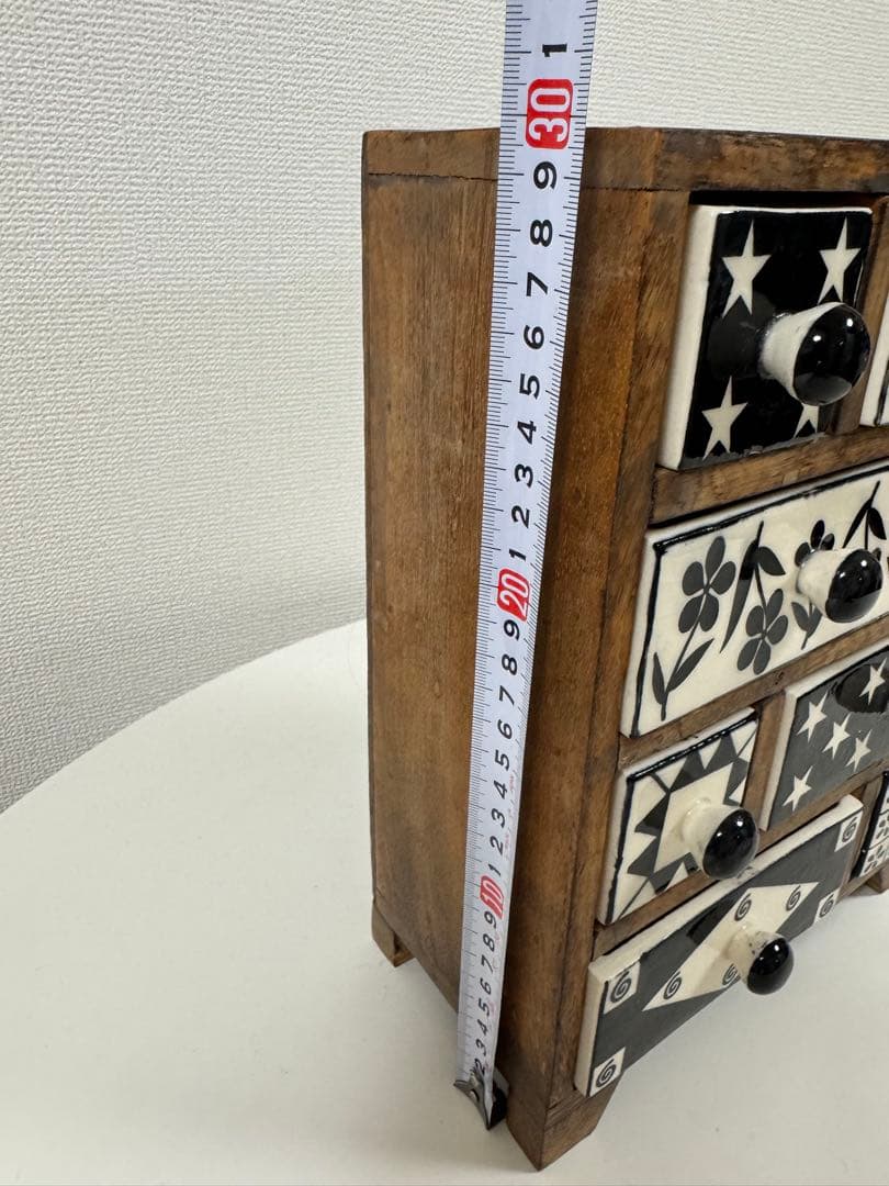 アンティーク小物入れ　木枠に陶器の引き出し