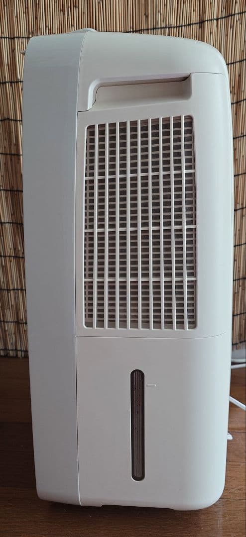 シャープ☆冷風機能付き除湿機☆コンパクトクール☆プラズマクラスター☆2019年製