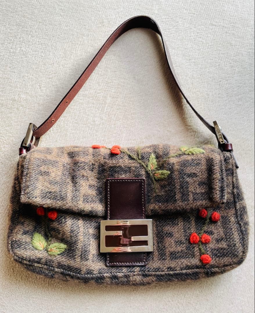 【FENDI】フェンディ マンマバケット ズッカ柄 セミショルダーバッグ