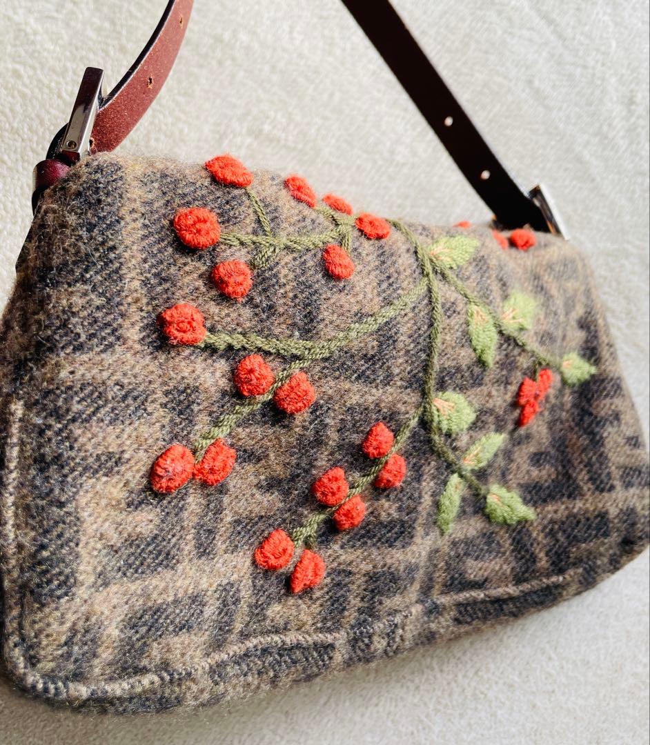 【FENDI】フェンディ マンマバケット ズッカ柄 セミショルダーバッグ