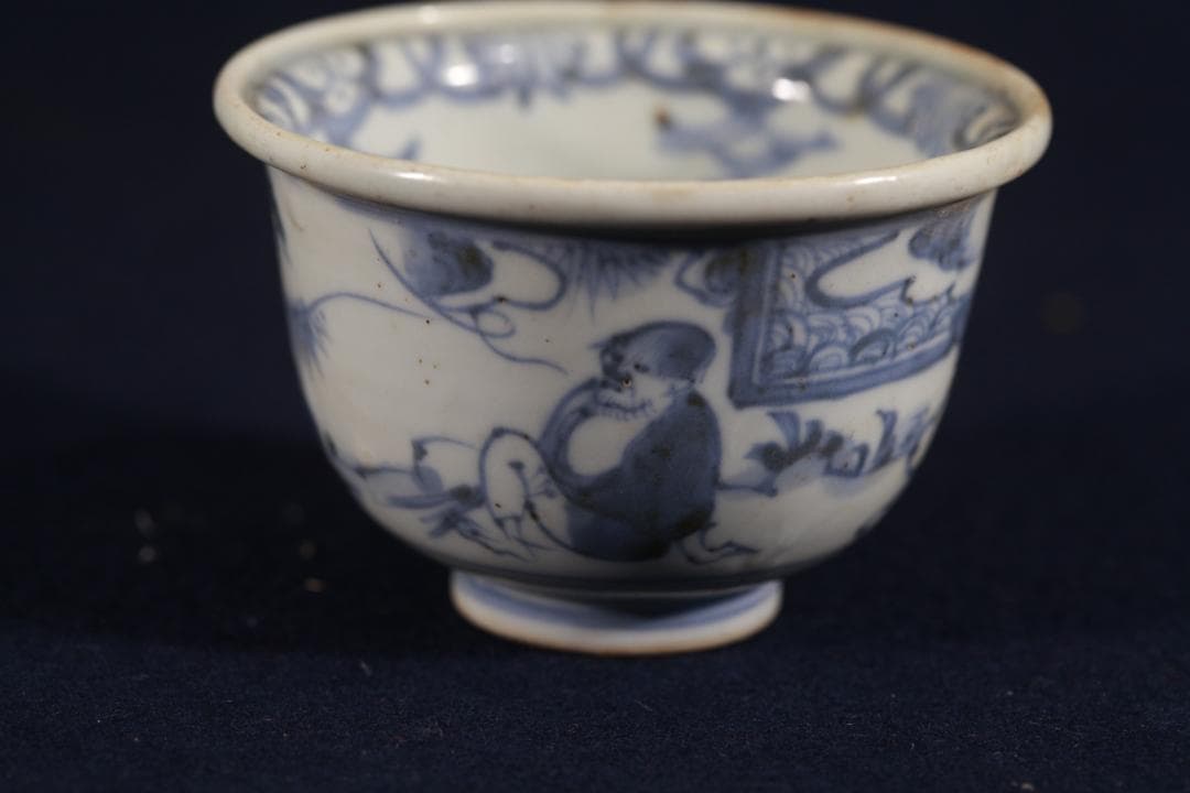 329　古瀬戸染付桃仙人吹き出し図猪口　無傷　江戸中期